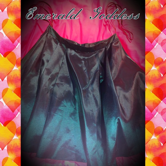 👗💚Jrs 5/6 Emerald Green 2-piece Prom Dress 👗💚 - Picture 3 of 8